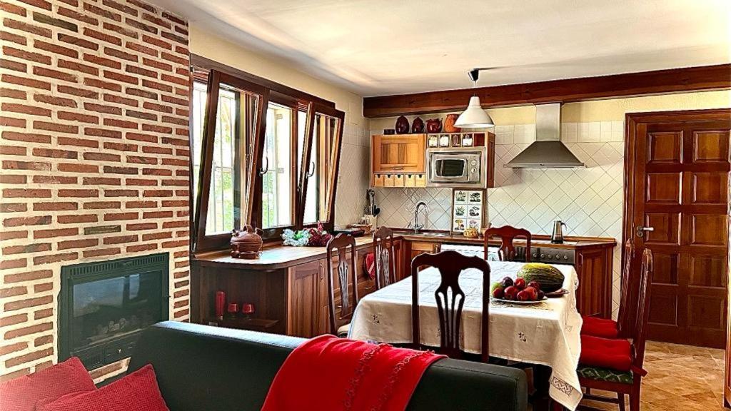 Casa Rural "Hazanas" Adanero Esterno foto